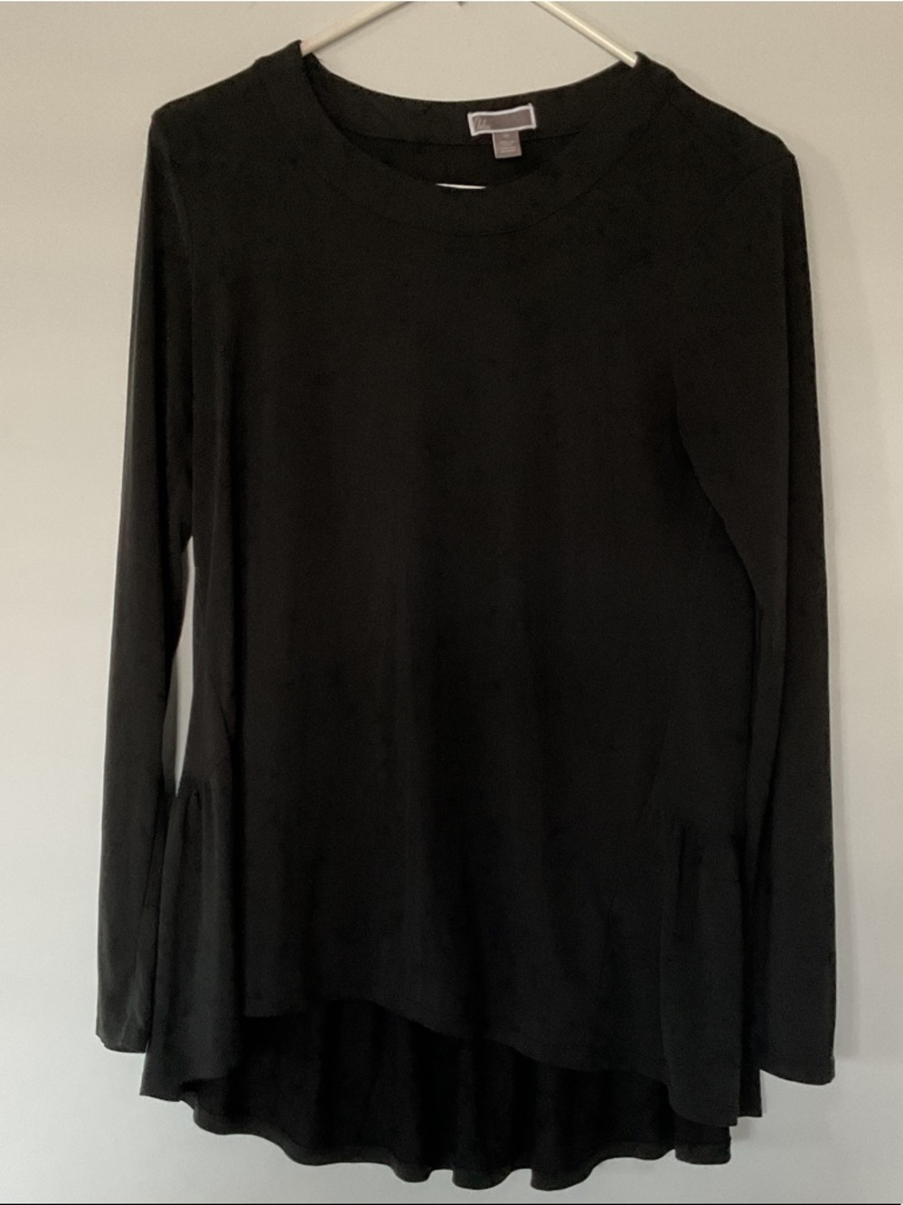Chelsea28 Black Long-Sleeve Flared-Hem Top